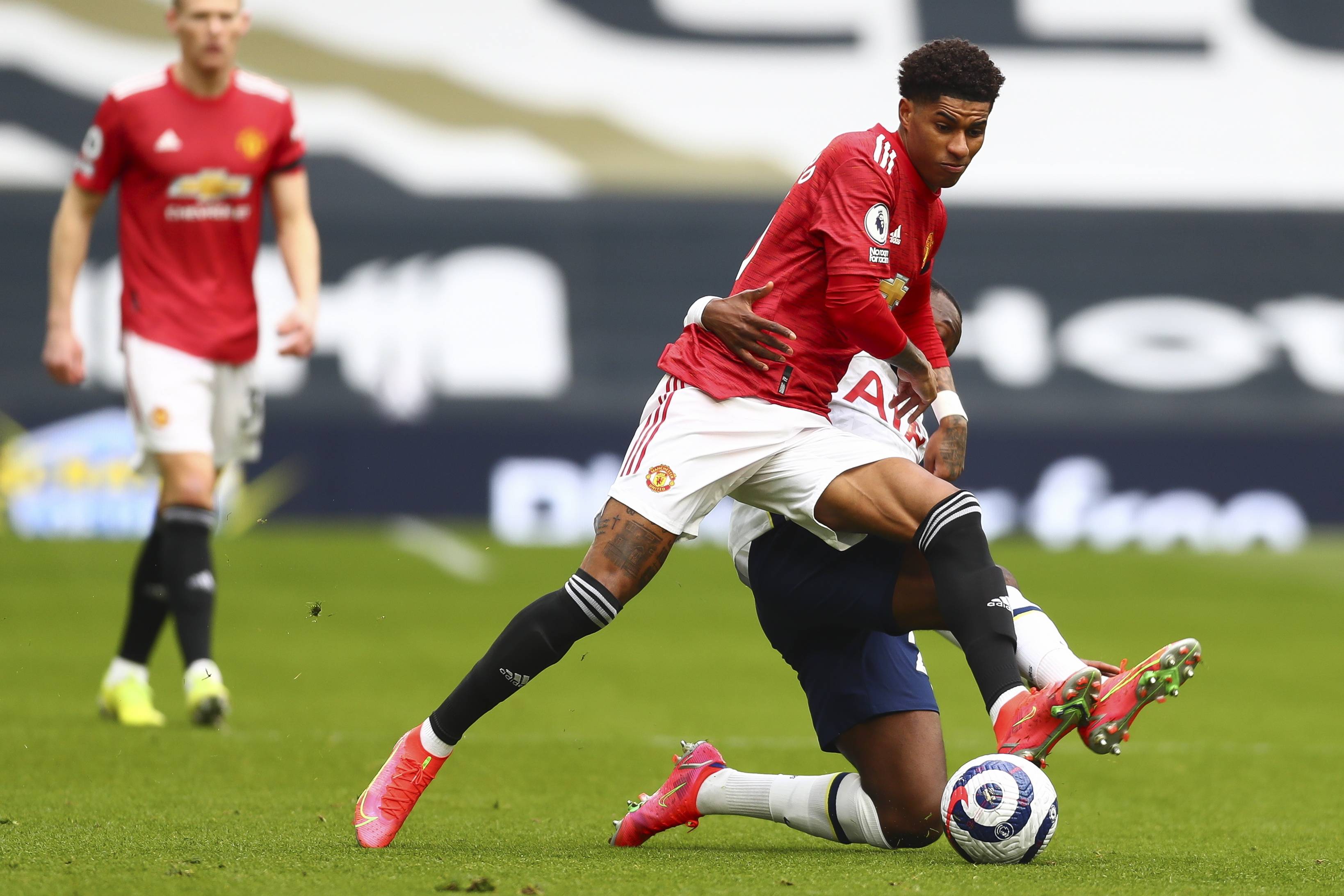 看完皇马的夏窗操作，才明白皇马光鲜的背后，隐藏着巨大的危机