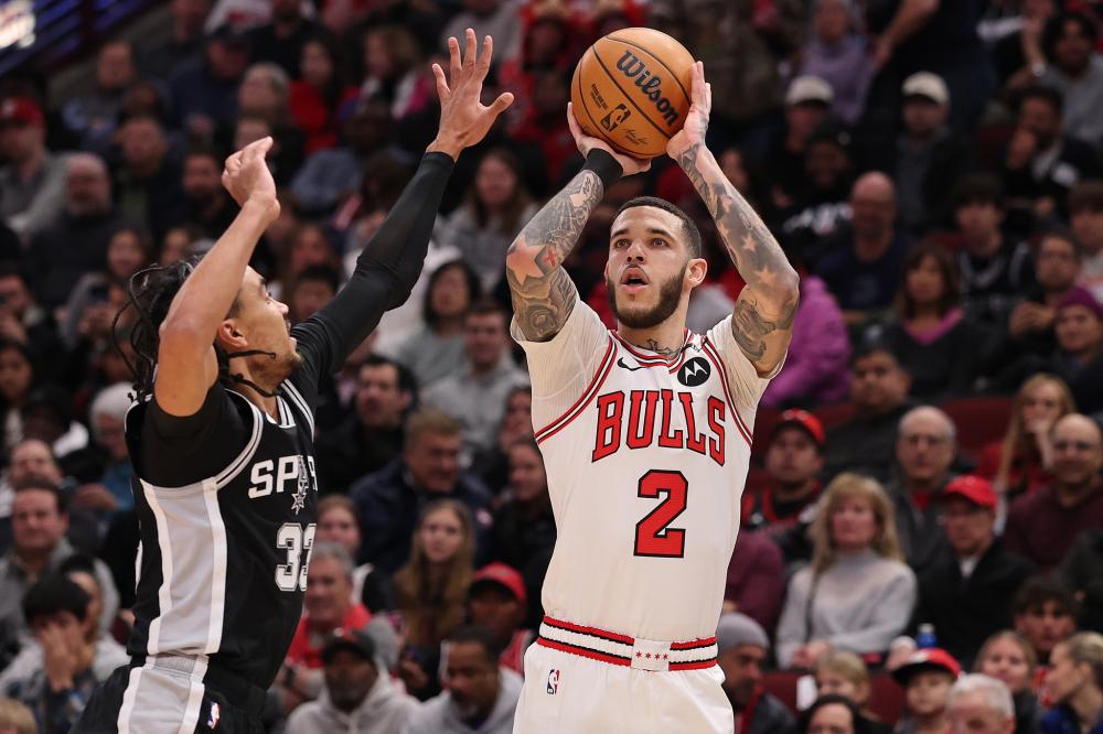 TA：埃切韦里倾向于租借加盟英超俱乐部；德甲球队也有意尼潘（TA：埃切韦里倾向以租借方式登陆英超；德甲球队有意尼潘）