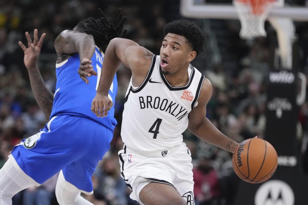 未来可期！亚库乔尼斯生涯首次首发投进5记三分，砍下17分（前景光明！亚库乔尼斯生涯首次先发命中5记三分，拿下17分）