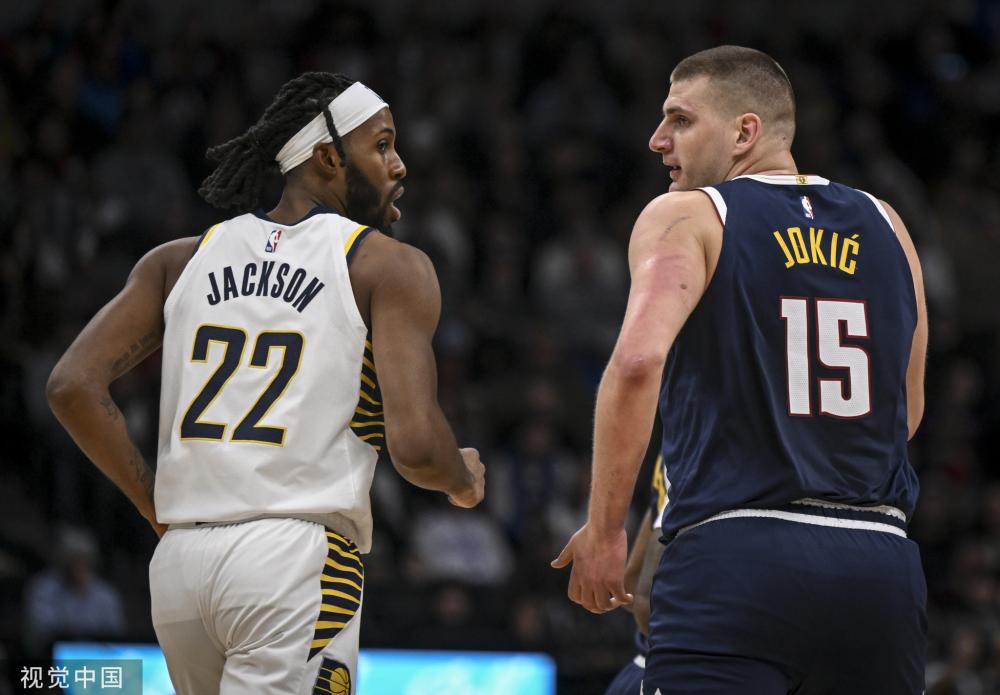 奥迪召开发布会展示2026赛季概念车，拜仁众将与车进行合影